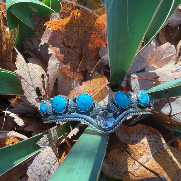 Beautiful Navajo Native American Sterling Silver Signed Six Stone Turquoise Cuff - Picture 8 of 12